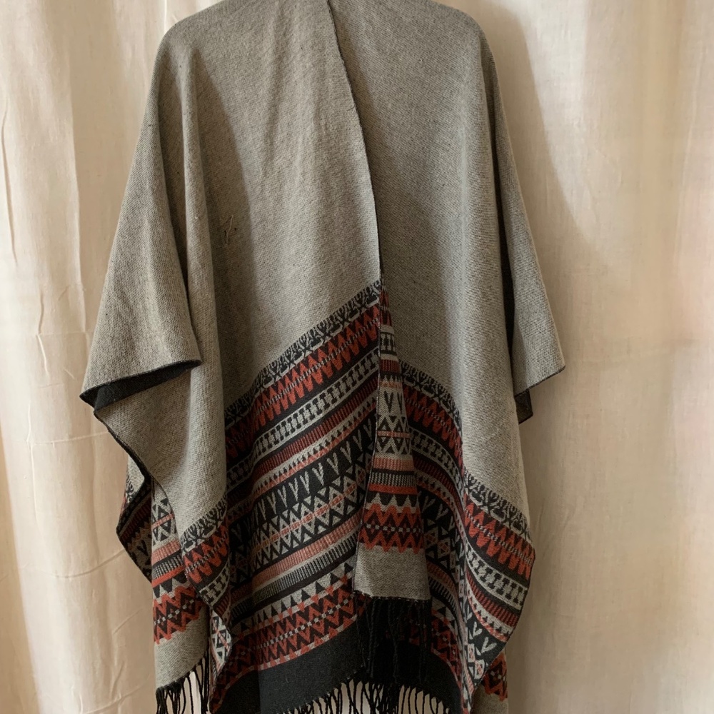 Reversible Aztec Geometric Fringe Poncho Wrap | Black Gray Rust Red